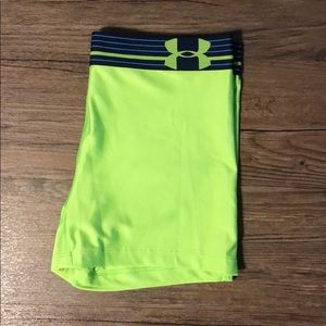UNDER ARMOUR: Compression Shorts- 3” inseam